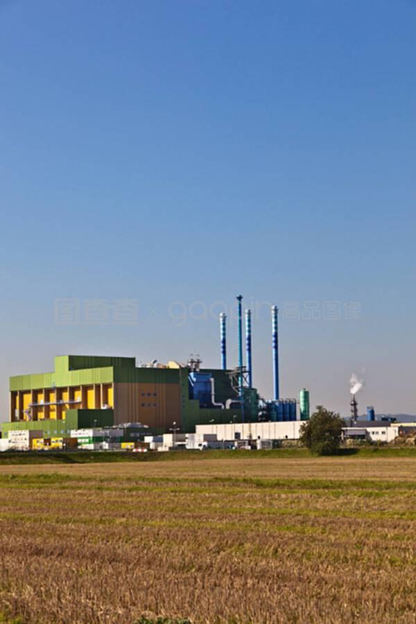 美麗風景中的工業園建筑